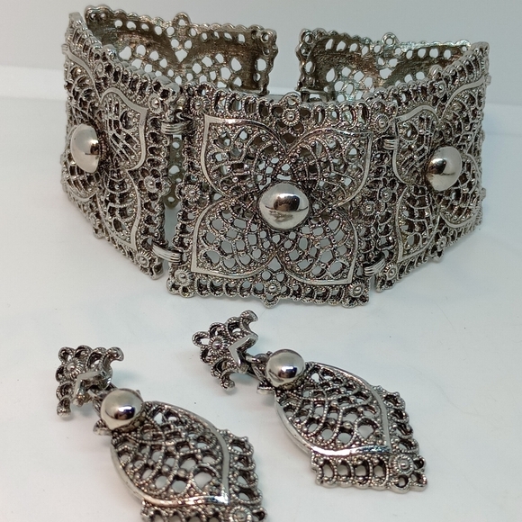 * Vintage Celebrity Silver Tone Panel Bracelet & Clip On Earrings Set - Picture 1 of 7
